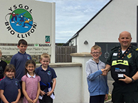 260520-derbyn-diffibriilwr-ir-gymuned-lrg